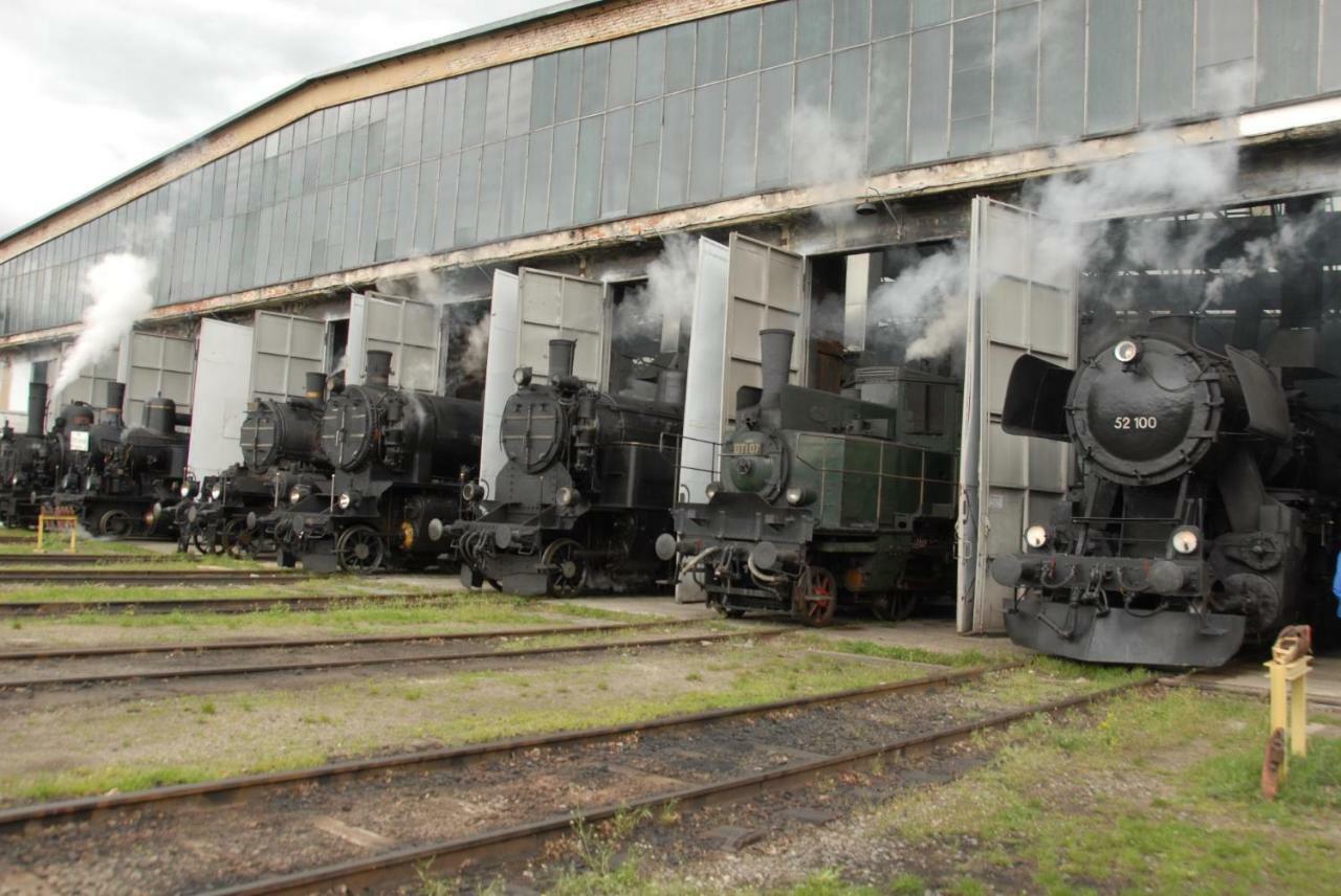 Haus Polly Daire Strasshof an der Nordbahn Dış mekan fotoğraf